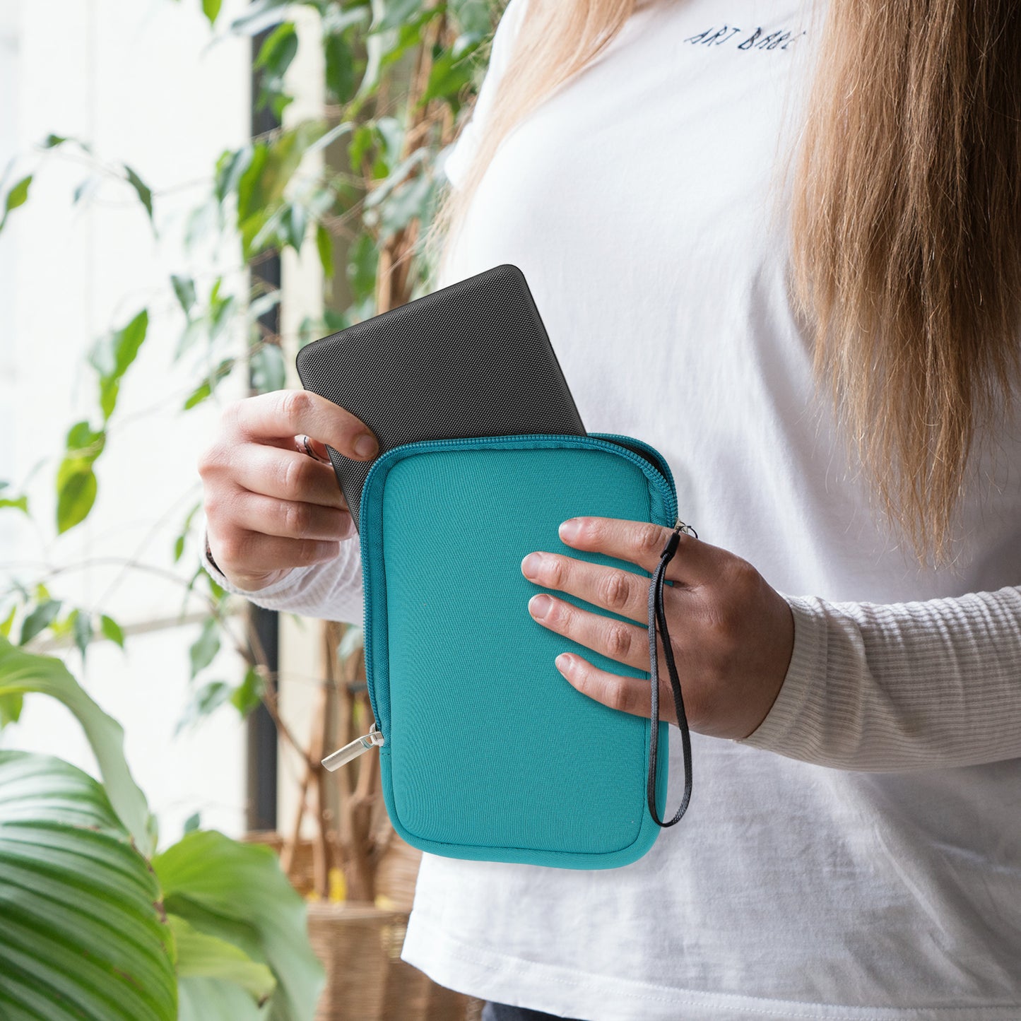 kwmobile Protective Bag for eReader Pouch Cover Case Protective Sleeve 17 x 12 x 2 cm Internal Dimensions