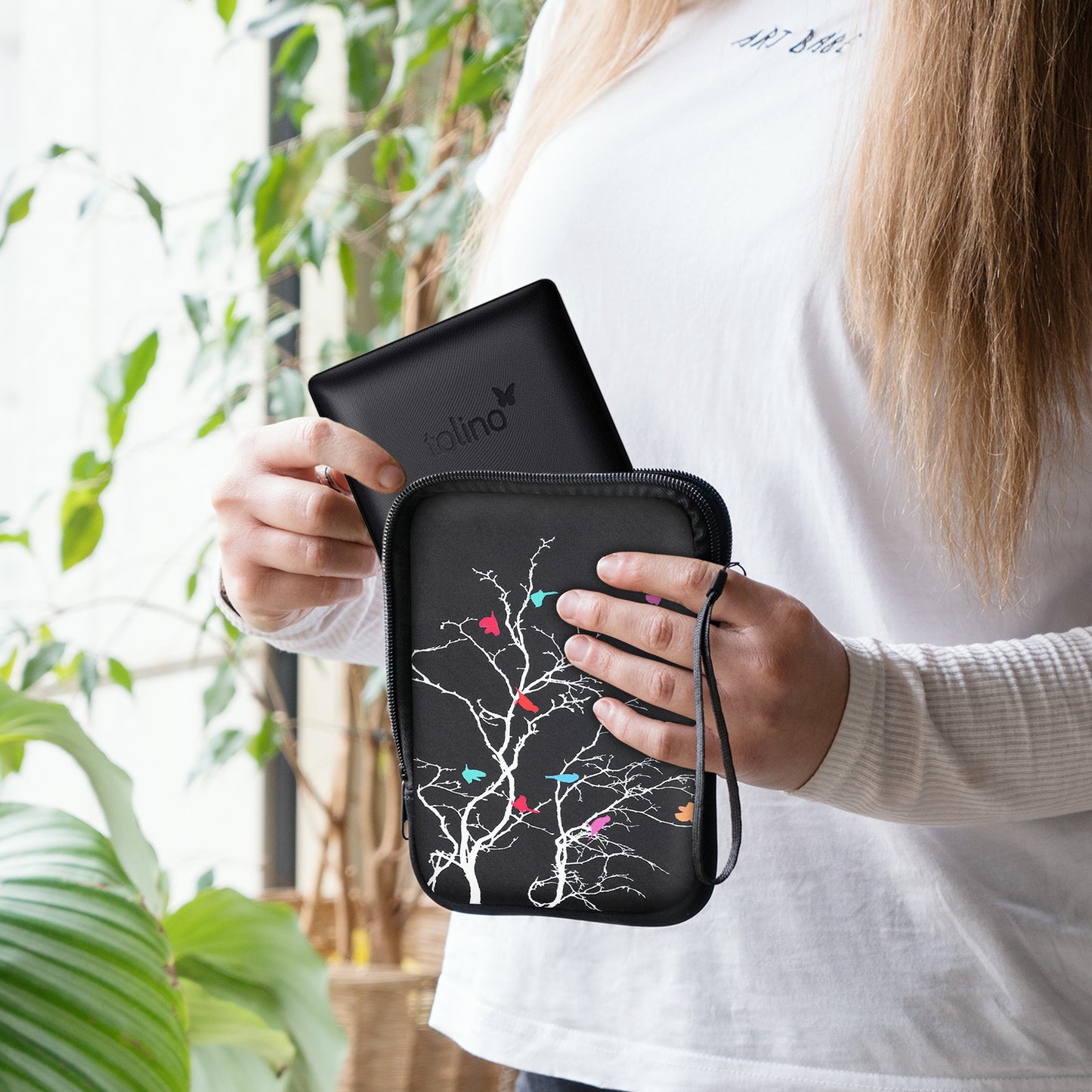 kwmobile Bag for eReader Protective Case Galaxy Tree Meadow 17 x 12 x 2 cm Inner Dimensions