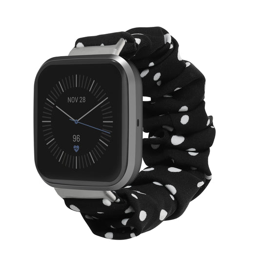 kwmobile Ersatz Armband kompatibel mit Fitbit Versa 4 / Sense 2 / Versa 3 / Sense - Smartwatch Scrunchie Haargummi Design Schwarz Weiß - Innenmaße 13 - 16 cm Schwarz  [dsg01]
