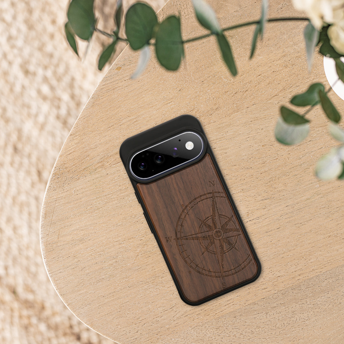 kwmobile Handyhülle für Google Pixel 11 Pro Hülle Holz - Case mit TPU Bumper - Stoßfestes Hardcase - Schutzhülle Cover in Dunkelbraun Dunkelbraun Kompass