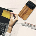 kwmobile Hülle kompatibel mit Apple iPhone 17 Pro - Handy Schutzhülle - Backcover Cover Holz Maserung