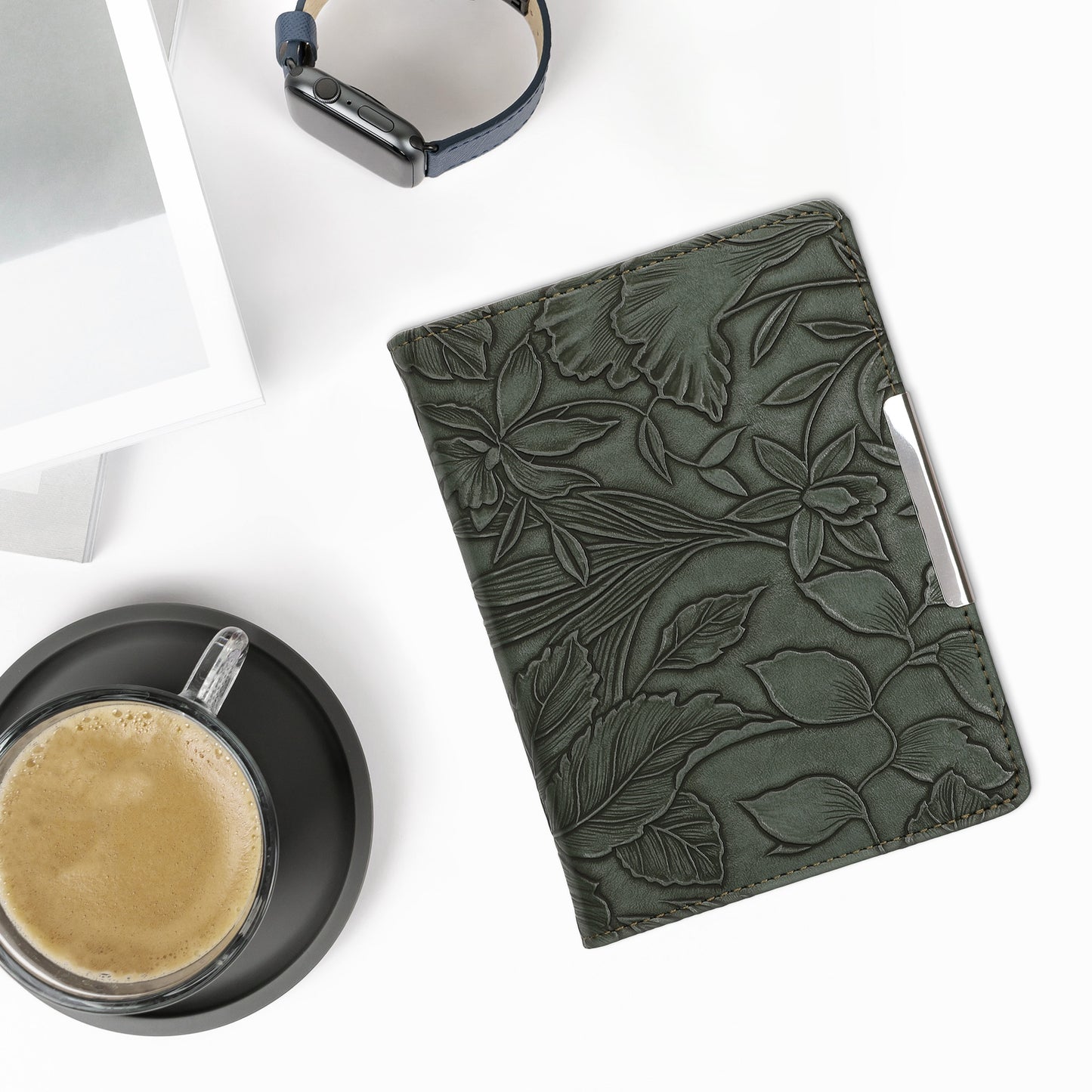 kwmobile Schutzhülle für Kobo Aura Edition 2 Hülle - eReader Flip Case mit Handschlaufe und Auto Sleep Funktion - Blumen im grünen Relief mit Grün Grün  [dsg04]