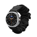 kwmobile Ersatz Armband kompatibel mit Samsung Galaxy Watch 8 Galaxy / Galaxy Watch 8 Classic 46mm - Smartwatch Scrunchie Haargummi Design Schwarz - Innenmaße 14 - 19 cm Schwarz  