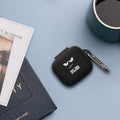 kwmobile Design Schutzhülle für Anker Soundcore P30i Hülle - TPU Silikon Case für Kopfhörer Ladecase - stoßfestes Cover mit Karabiner - Weiß Schwarz Schwarz Weiß  [dsg01]