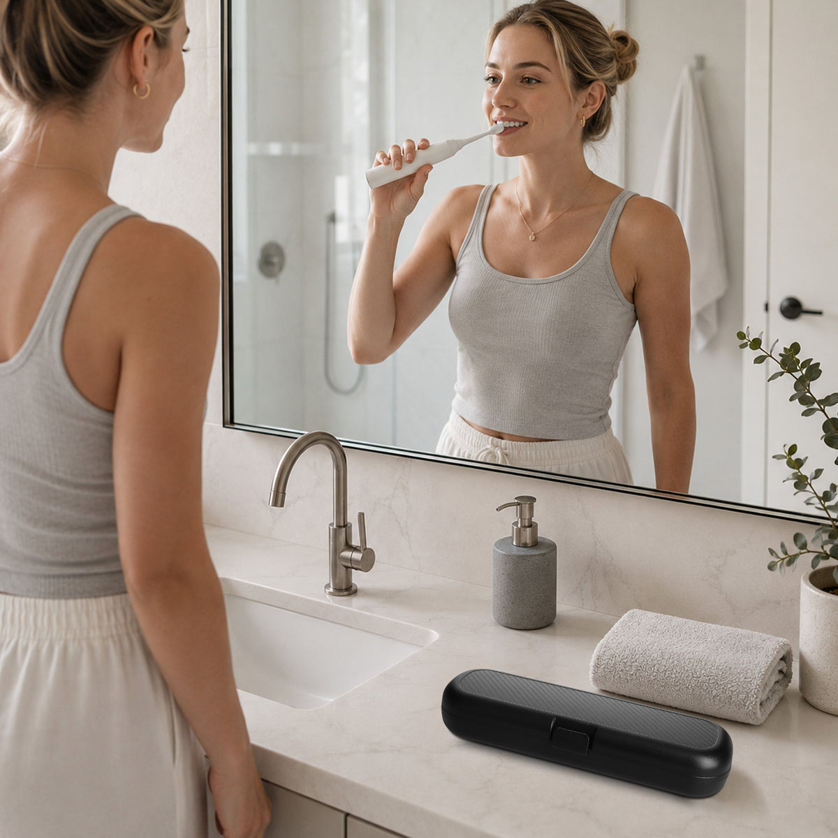 kwmobile Zahnbürsten Reiseetui für Oral-B / Oral-B Pro - Kunststoff Etui Box für elektrische Zahnbürste & 2 Bürstenköpfe - Reise Case - Schwarz Schwarz
