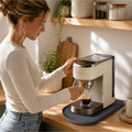 kwmobile Silikon Kaffeematte für Nespresso Krups Essenza Mini/DeLonghi/Ninja/Gevi/Keurig – Silikon-Unterlage für Kaffeemaschine und Siebträger – Barista Matte – Grau Grau