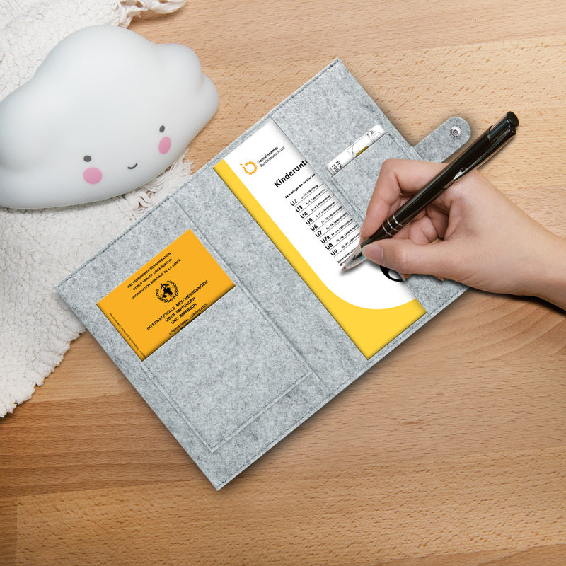kwmobile Case for the German Child Health Record - Child Health Record Cover and Vaccination Card Holder with Extra Pockets - Cover