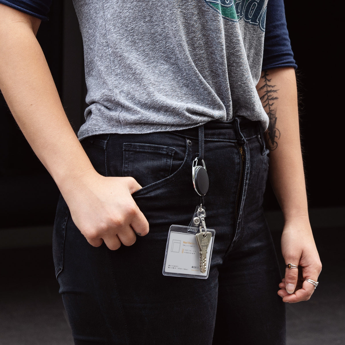 1x Retractable Badge Holder with Card Sleeve