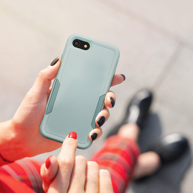 kwmobile Case Compatible with Apple iPhone SE (2022) / iPhone SE (2020) / iPhone 8 / iPhone 7 - Protective TPU and Plastic Phone Cover