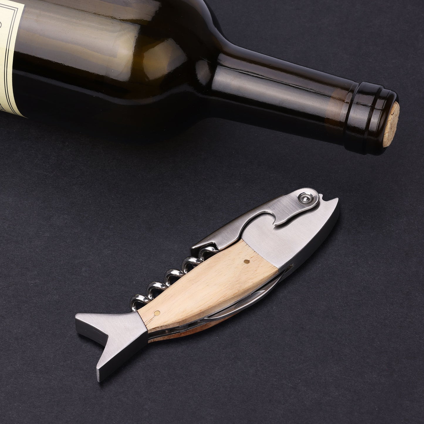 kwmobile Wine Opener in Fish Design - Wood & Stainless Steel Waiter's Corkscrew - Bottle Opener with Corkscrew - Sommelier Knife in Fish Shape