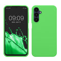 kwmobile Hülle kompatibel mit Samsung Galaxy A25 Hülle - Silikon Handy Case - Handyhülle weiche Oberfläche - kabelloses Laden - Limettengrün Limettengrün  