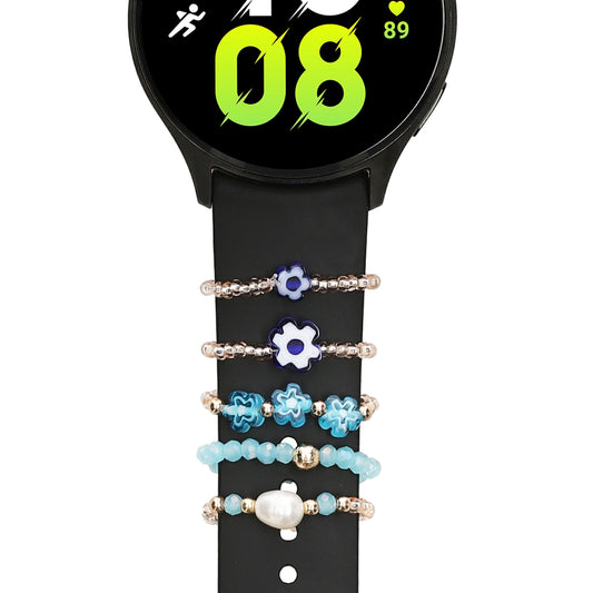 kwmobile 5 Smartwatch Armband Charms kompatibel mit 20 - 22mm Smartwatch Strap (Universal) - Deko Zubehör aus Acryl - Universal Accessoire für Fitnessuhr Bänder - Blau Hellblau Weiß Blau  [dsg01]